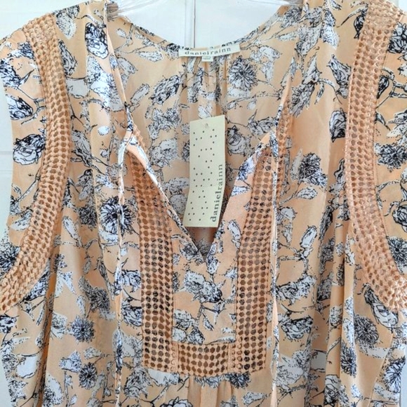 Blush patterned NWT XL Daniel Rainn sleeveless top with beautiful detailing - Picture 2 of 5